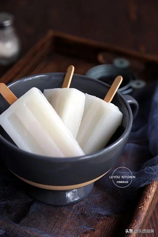 小時候常吃的老冰棍，在家做很簡單，用牛奶、糖、糯米粉就可以做,想吃可以學(xué)(2)